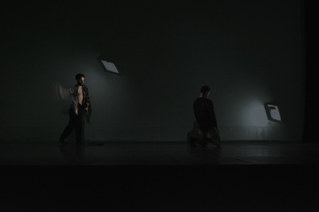 scenografia-3d-comme-les-douches-dans-les-motels-dualbit